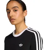 Remera Adidas de corte ajustado, color negro con cuello y bordes de mangas en color blanco. Presenta las icónicas tres tiras blancas en los hombros y el logo del trébol bordado en el pecho.