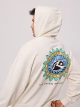 Canguro color crema con efecto lavado, confeccionado en mezcla de algodón y poliéster. Presenta un estampado circular en el pecho con motivos de sol y el logo de Rusty.