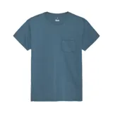 Remera azul de manga corta con bolsillo en el pecho.