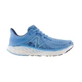 Championes de running New Balance Fresh Foam X 1080v12, color celeste con detalles en azul y blanco.