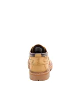 Zapato de cuero nubuck marca Caterpillar modelo Colorado Boat Lo, color tostado, con cordones y suela gruesa track de goma.