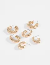 Set de tres pares de aros tipo argolla en color plateado con diferentes diseños: un par pequeño liso, un par mediano liso y un par con textura retorcida.