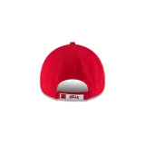 Gorra New Era roja con logo bordado de los Chicago Bulls.