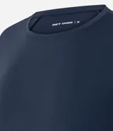 Remera deportiva de manga corta con cuello redondo, confeccionada en poliamida y elastano. Presenta un diseño liso con detalle de recorte en la espalda.