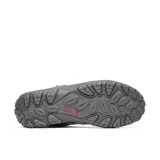 Championes de senderismo Merrell Accentor 3 WP, confeccionados en gamuza y malla con membrana impermeable. Presentan diseño en tonos gris con detalles en fucsia, suela de goma con tracción y puntera protectora.