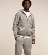 Pantalón deportivo Get Over de corte recto con puños elásticos en los tobillos, cintura con cordón ajustable y bolsillos laterales.