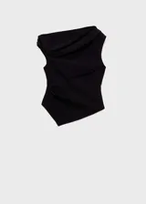 Top negro de diseño asimétrico con escote off-shoulder y detalles drapeados. Es una prenda sin mangas, entallada y confeccionada en tejido fluido.