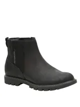 Bota tipo Chelsea de cuero nobuk texturizado en color negro, con paneles elásticos laterales y suela de goma resistente con tracción.