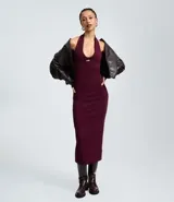 Vestido midi de corte ajustado con diseño frente única, detalle de nudo y recorte en el busto. Confeccionado en tejido texturizado con espalda descubierta.