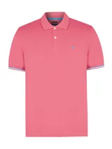 Chomba de algodón pima color rosado con cuello polo, cierre frontal de dos botones y detalles de rayas en contraste en los puños. Cuenta con un pequeño logo bordado en el pecho.