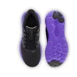 Championes de running New Balance modelo 411V3, color negro con suela violeta, capellada de malla y logo "N" en el lateral.