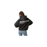 Hoodie oversize negro con capucha y estampado tipográfico blanco en la espalda con el logo de Eme Studios y texto descriptivo.