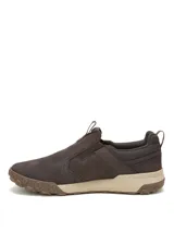 Zapato tipo slip-on Caterpillar modelo Hex Ready, confeccionado en cuero nubuck color marrón. Presenta diseño sin cordones con elásticos laterales, entresuela de EVA en tono beige y suela de goma con relieve para mayor tracción.