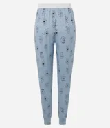 Pantalón de pijama tipo jogger confeccionado en tejido rib, color celeste con estampado de Los Ositos Cariñositos. Presenta cintura elástica y puños ajustados en los tobillos.