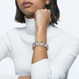 Pulsera rígida plateada con cristales blancos de talla octogonal.