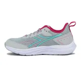 Championes deportivos Diadora modelo Snipe, de color gris con detalles en fucsia y turquesa. Presentan una capellada de malla transpirable con refuerzos sintéticos, cierre de cordones y suela de goma blanca con amortiguación.