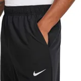 Pantalón deportivo Nike Form de corte relajado, confeccionado en tejido ligero con tecnología absorbente de sudor. Presenta cintura elástica, bolsillos laterales prácticos y el logo de la marca bordado en la pierna.