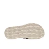 Sandalia tipo slide Merrell con capellada de cuero negro y correa ajustable con hebilla. Presenta una plantilla de corcho y una entresuela de espuma gruesa en color crema con suela de goma.