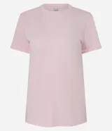 Remera básica de cuello redondo y manga corta con detalle de dobladillo, confeccionada en algodón suave.