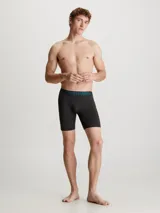 Pack de tres bóxer briefs largos Calvin Klein de microfibra negra con cintura elástica con logo.