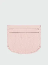 Tarjetero Longchamp de cuero texturizado en color rosado, con diseño minimalista, bordes redondeados y cierres de broche metálicos en tono dorado.