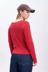 Cardigan rojo de tejido rib con escote en V y ajuste frontal con lazos.