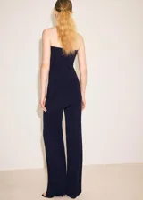 Pantalón wide leg de tiro medio, confeccionado en punto fino de viscosa, sin cierre.