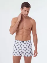 Bóxer negro de algodón liviano, con cintura elastizada y estampado integral de pequeños tractores verdes.