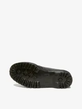 Zapato de cuero negro con plataforma gruesa y costuras amarillas. Tiene cordones negros y una puntera ancha y redondeada.