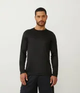 Remera deportiva de manga larga Get Over, color negro, con cuello redondo y diseño liso sin estampados. Confeccionada en tejido técnico de poliéster de secado rápido.
