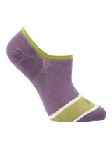 Calcetín deportivo de corte bajo, color violeta con detalles en verde oliva y blanco en la puntera. Presenta un diseño ergonómico con refuerzo en el arco y puño suave.
