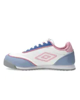 Championes urbanos Umbro modelo Lane Lady, color blanco con detalles en violeta y celeste. Presentan logo Umbro en el lateral y suela marrón.