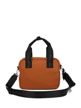 Cartera tipo bolso de mano color naranja quemado, con compartimento principal con cierre, bolsillo frontal con cierre y correas de mano negras con logo de la marca. Incluye correa larga ajustable y extraíble para usar al hombro o cruzada.