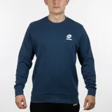 Buzo Lotto de cuello redondo, color azul marino, con logo pequeño estampado en blanco en el pecho.