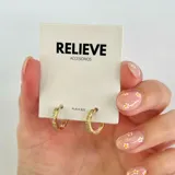 Aros tipo argolla pequeños de plata 925 con circonitas engarzadas.