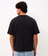 Remera masculina Blue Steel de manga corta y cuello redondo, con diseño liso y calce amplio de corte boxy.