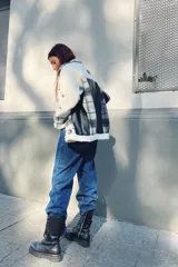 Pantalón de jean azul de corte recto.