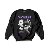 Buzo negro de cuello redondo con estampado gráfico frontal en tonos violeta y blanco, que presenta una imagen del artista Wos y el nombre del álbum Oscuro Éxtasis.