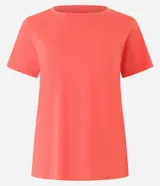 Remera básica de cuello redondo y manga corta, confeccionada en algodón peruano de alta calidad. Presenta un diseño liso y versátil, ideal para uso diario.