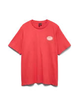 Remera de manga corta Vero Moda modelo Alina Caty, color rojo, con cuello redondo, calce regular y estampado circular en el pecho con la palabra "Atelier". Confeccionada en jersey de algodón orgánico.