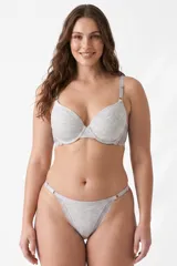 Soutien de diseño clásico color gris melange con detalles de encaje en los laterales y tirantes ajustables.