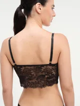 Bustier de encaje negro con diseño tipo corset, copas con aros, breteles finos ajustables y cierre frontal con detalle de abertura.