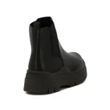 Botas Chelsea negras con plataforma track color fucsia.