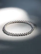 Pulsera elástica de cuentas de 4mm en oro laminado 14 kilates.