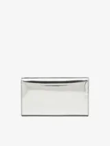 Cartera Diesel tipo sobre, color dorado metalizado, con logo ovalado en relieve. Incluye correa desmontable para usar como bandolera.