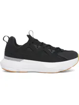 Championes Under Armour modelo Infinite MVMNT, color negro con entresuela blanca y suela de goma color caramelo. Presentan un diseño de materiales mixtos en el empeine, lengüeta de Ariaprene y tecnología de amortiguación UA HOVR+ para mayor retorno de energía.
