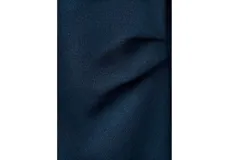 Jersey de punto azul marino, de manga larga y cuello redondo estilo bote, con ajuste ceñido al cuerpo.