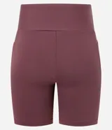 Bermuda deportiva femenina de microfibra color ciruela, corte ajustado y largo tipo ciclista, con bolsillos laterales. Confeccionada con poliamida y elastano.