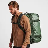 Bolso de viaje Roark Keg 80L Duffle color verde con detalles en negro. Se puede usar como mochila o como bolso de mano.