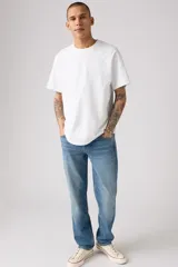 Jeans Levi's 511 Slim Fit color azul claro, con efecto desgastado y corte ajustado.